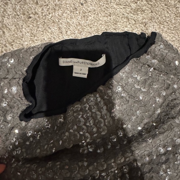 Diane Von Furstenberg Silver Sequin Mini Skirt Vintage and Stretchy Waist - Picture 1 of 3